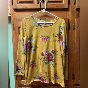 HELLO MIZ woman’s top.